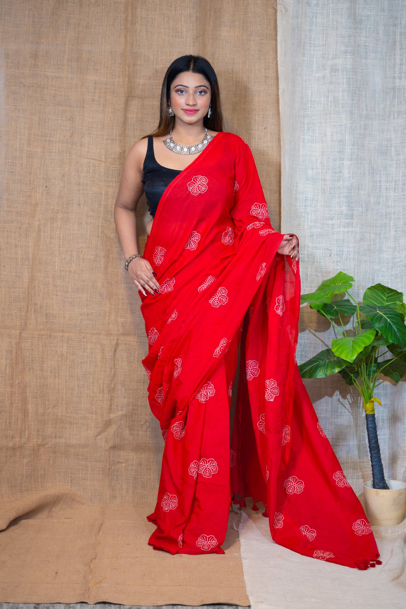 Red Makhmal Saree - Uttariya
