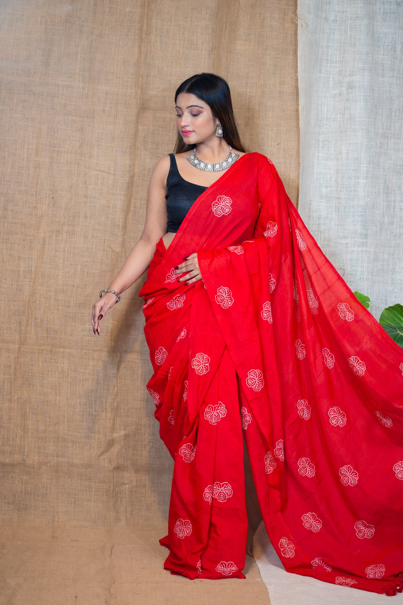 Red Makhmal Saree - Uttariya