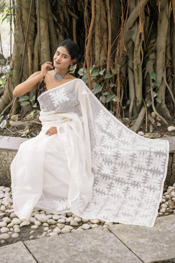 White Saga Saree - Uttariya