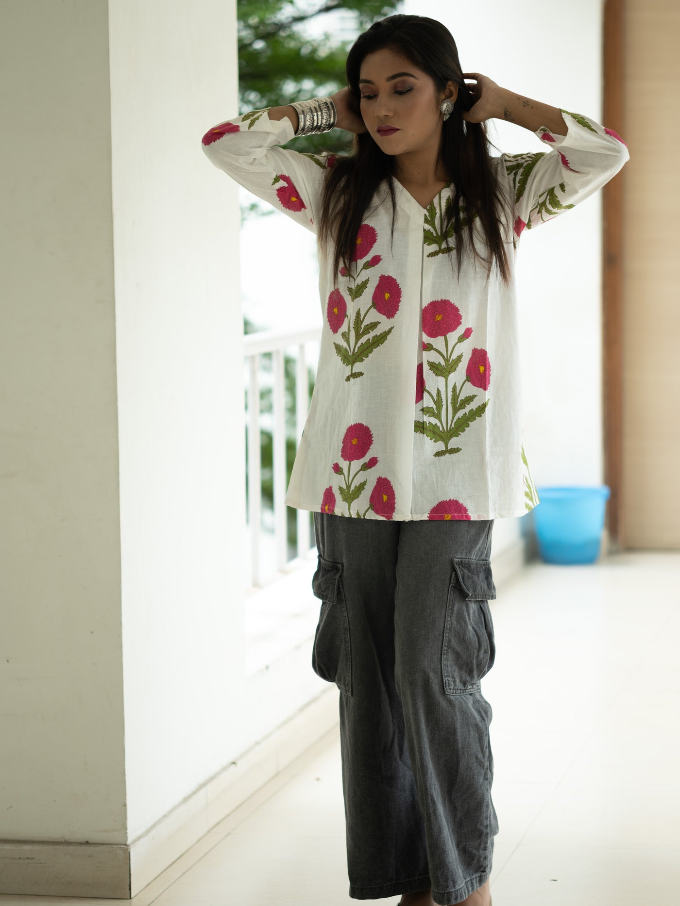 White Handloom Cotton Floral Kurta - Uttariya