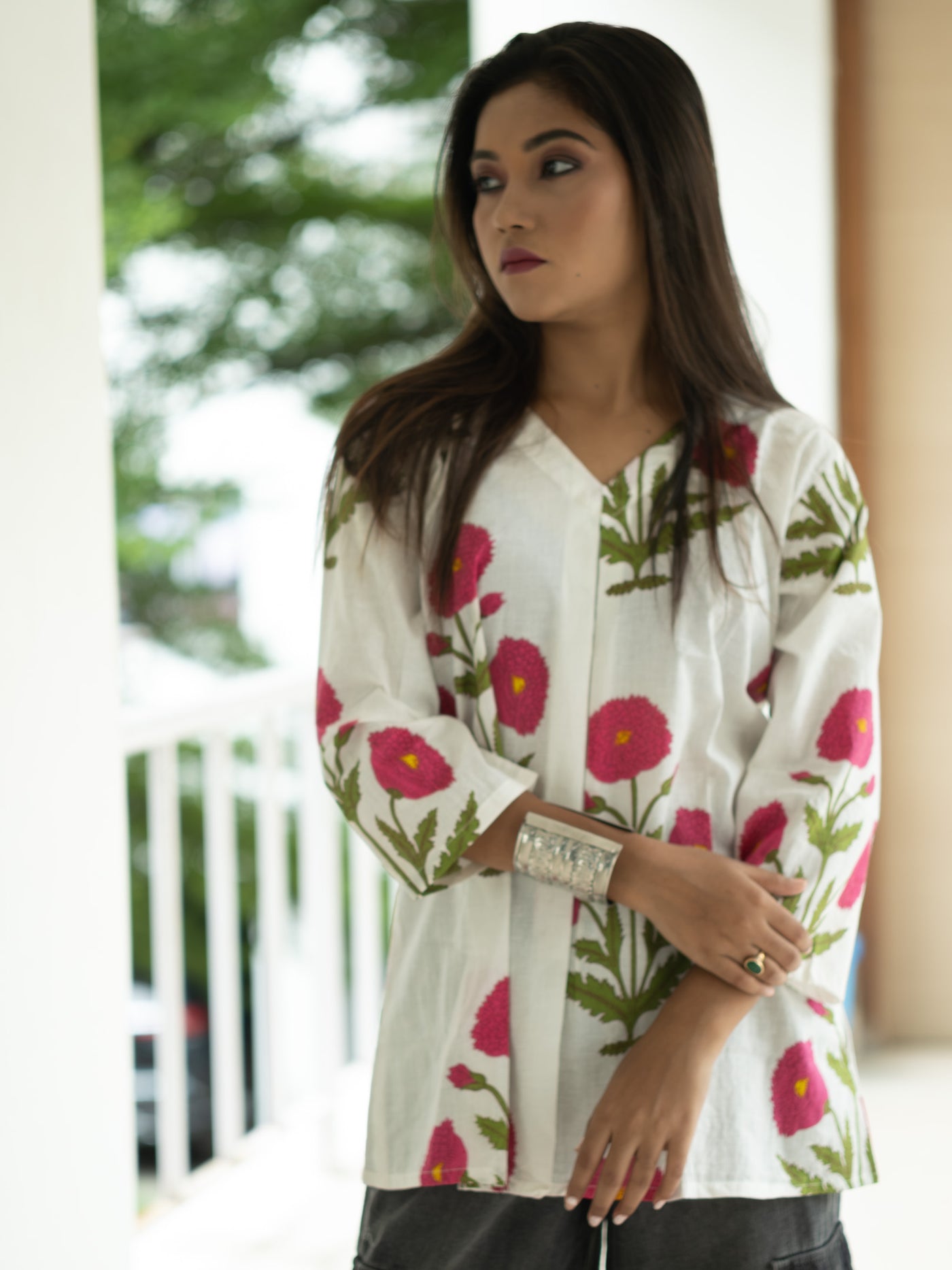 White Handloom Cotton Floral Kurta - Uttariya