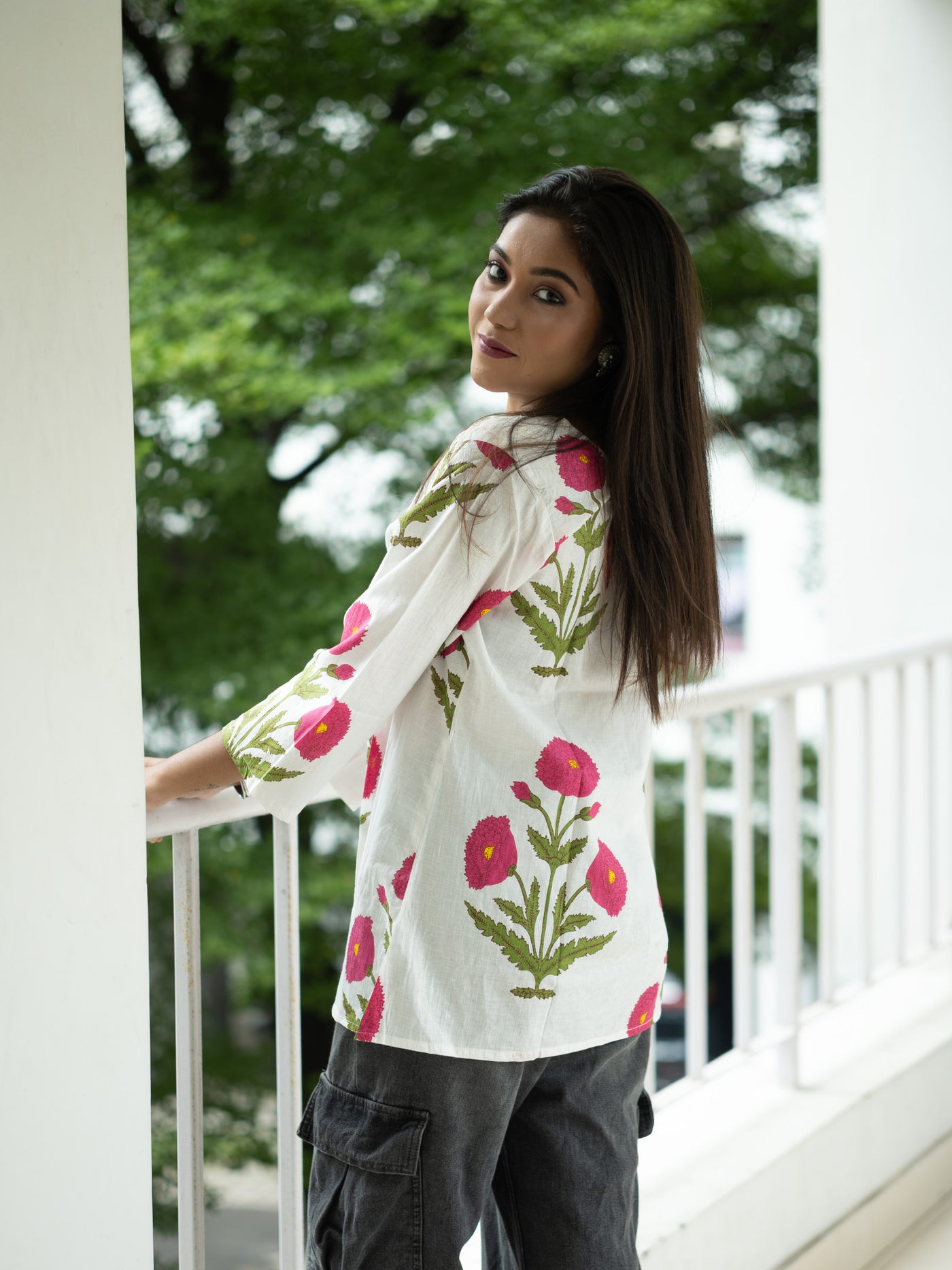 White Handloom Cotton Floral Kurta - Uttariya