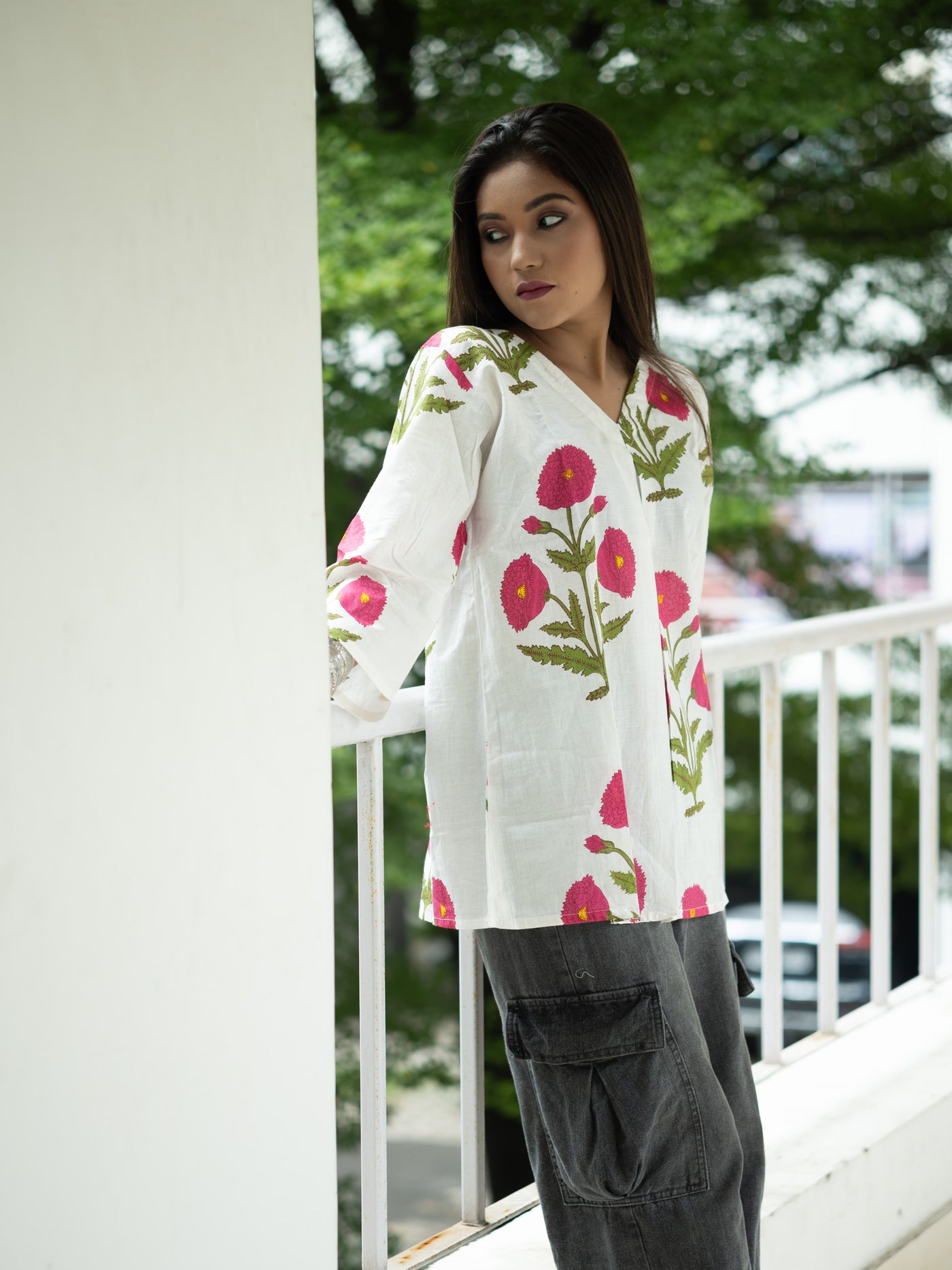 White Handloom Cotton Floral Kurta - Uttariya