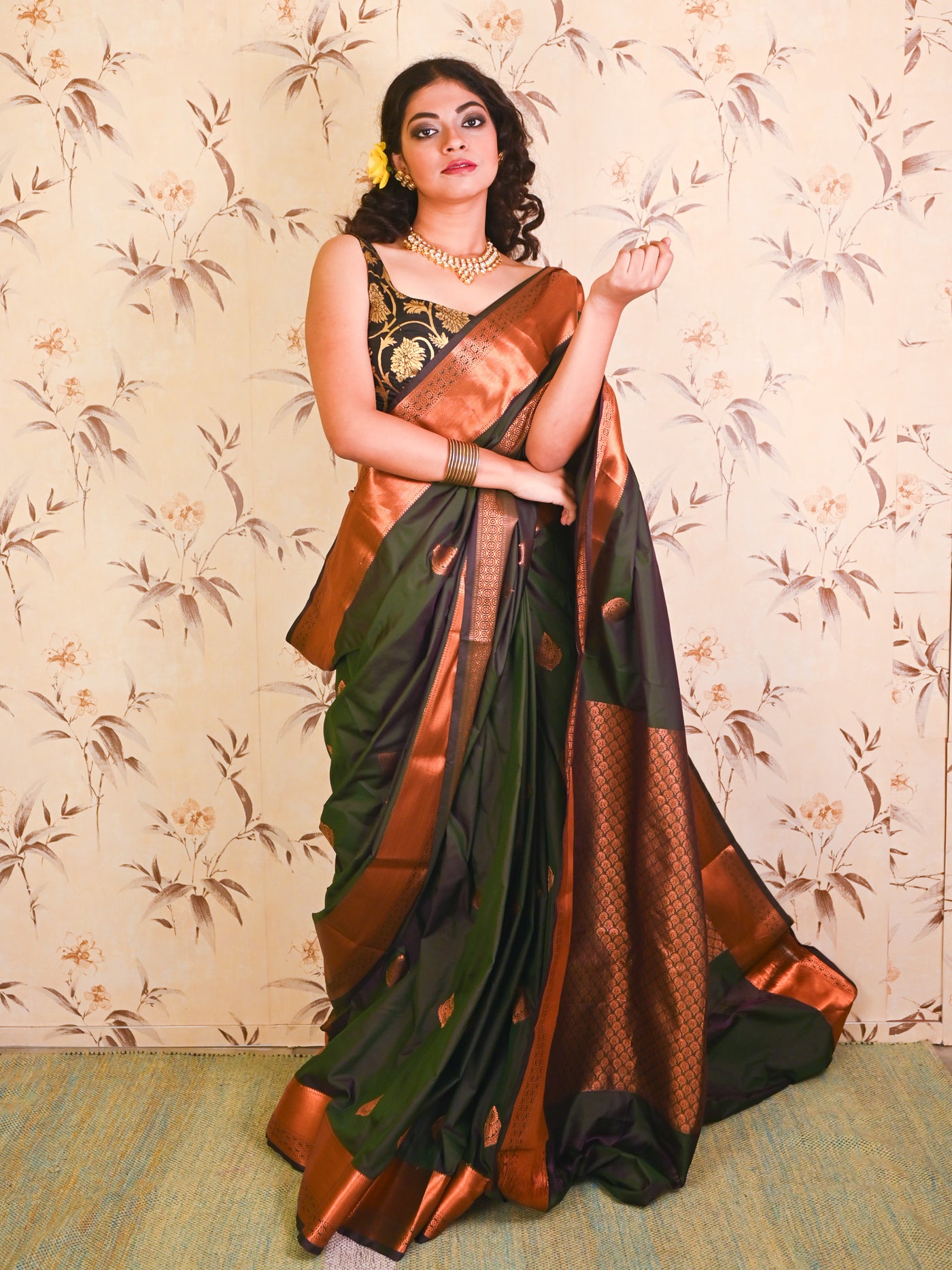 Monmohini Banarasi saree