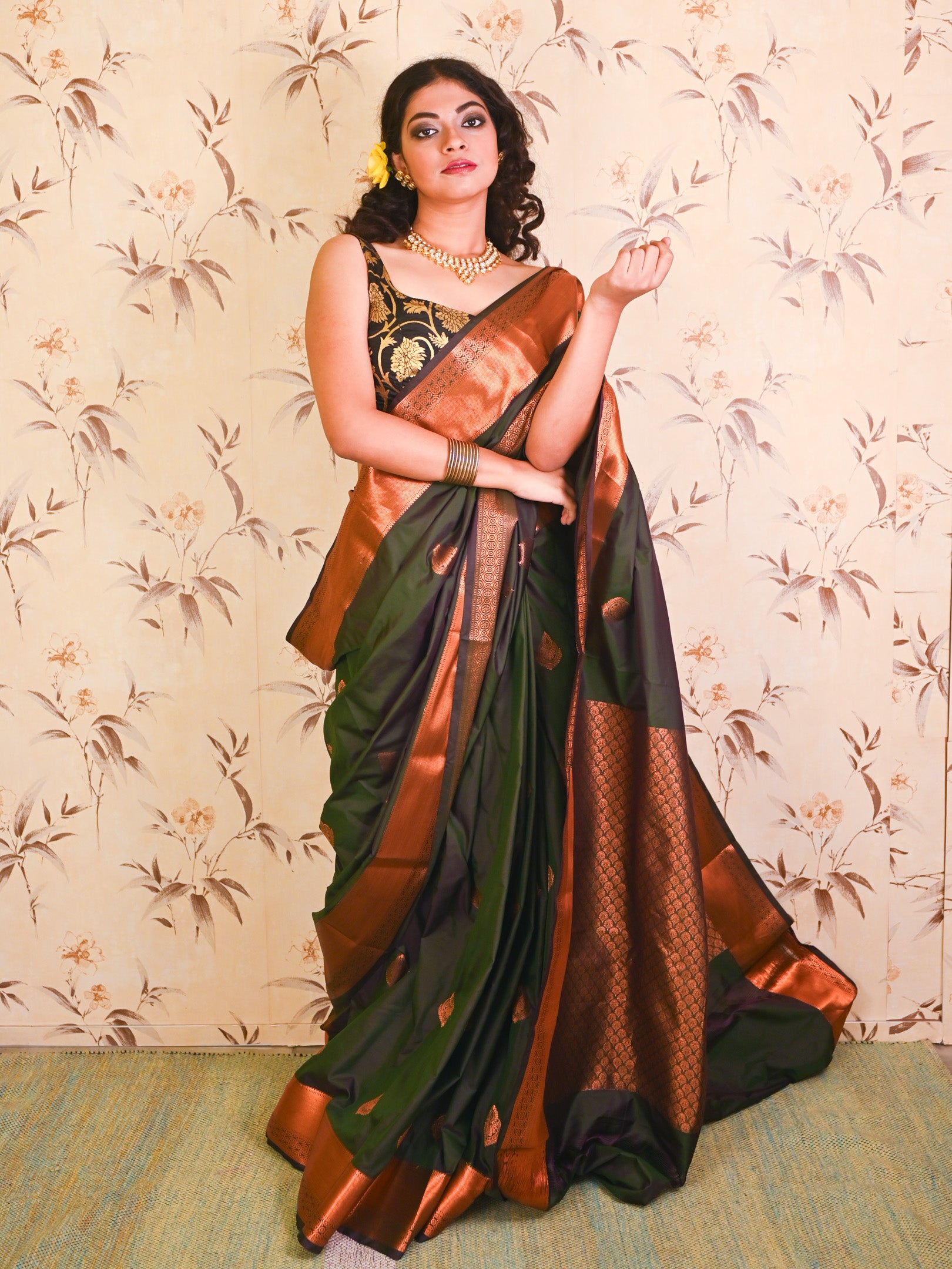 Monmohini Banarasi saree