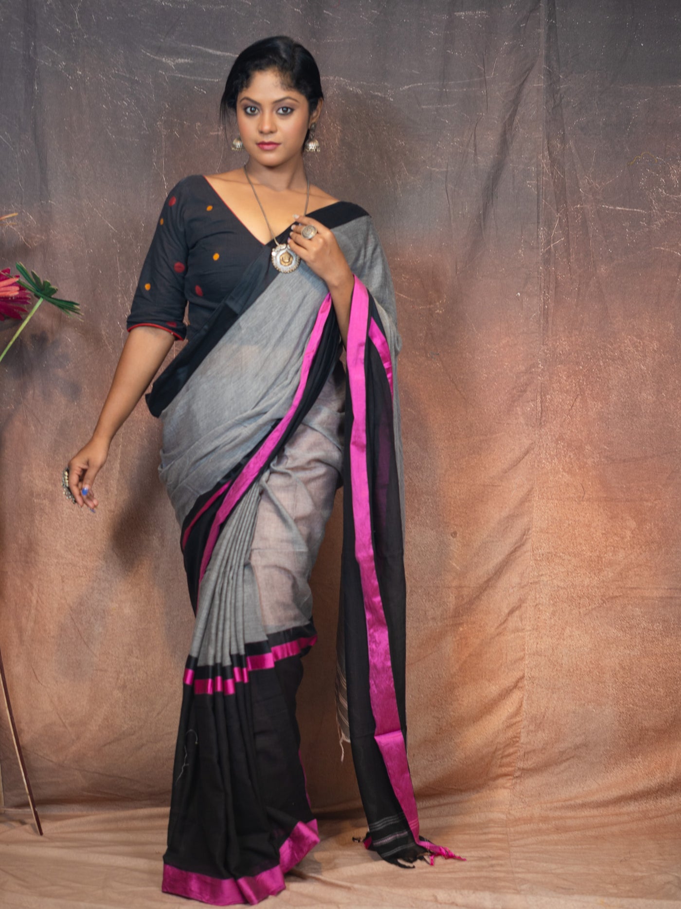 Pink Gray Saree - Uttariya