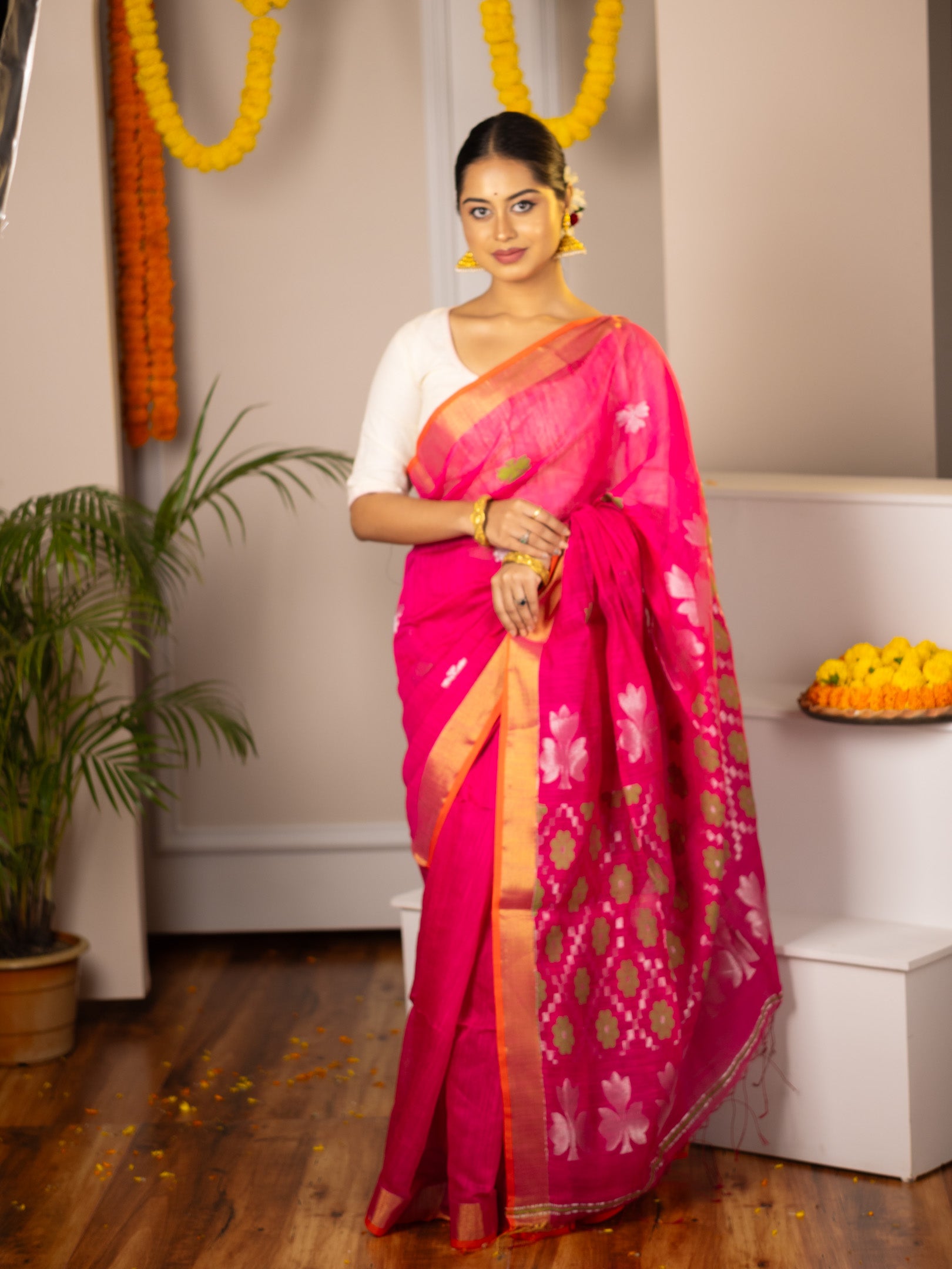 Gulabi Noor Saree