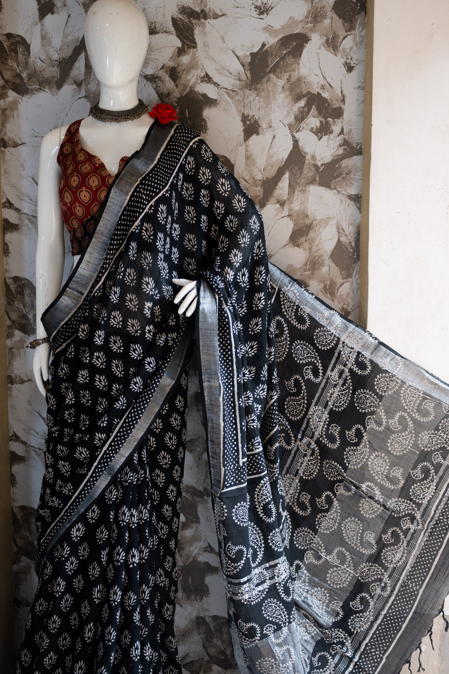 Kali Linen Saree