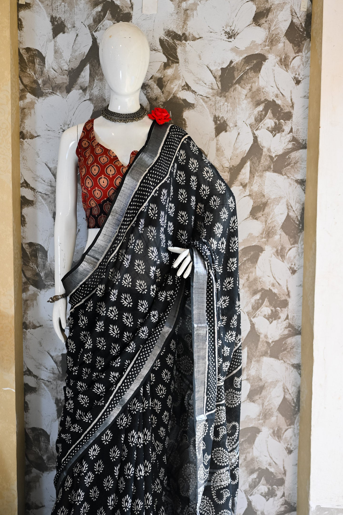 Kali Linen Saree