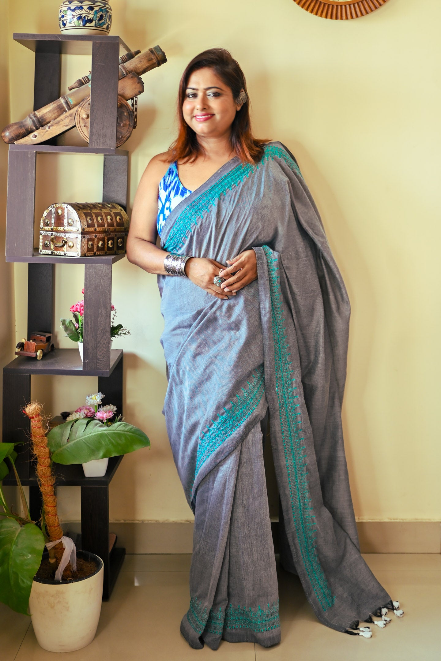 Saree gray