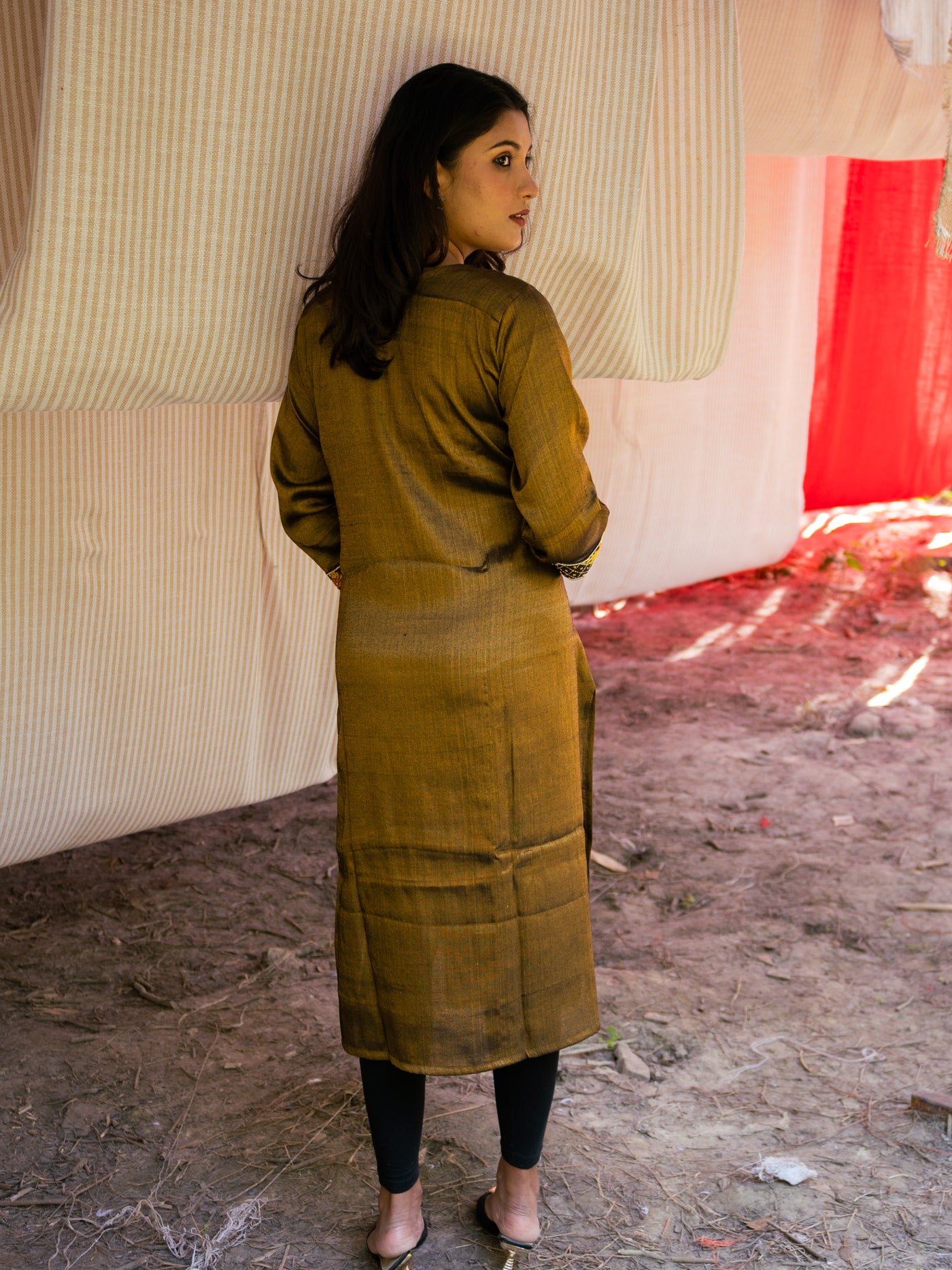 Makhmali Malai Silk Kurta Bronze - Uttariya
