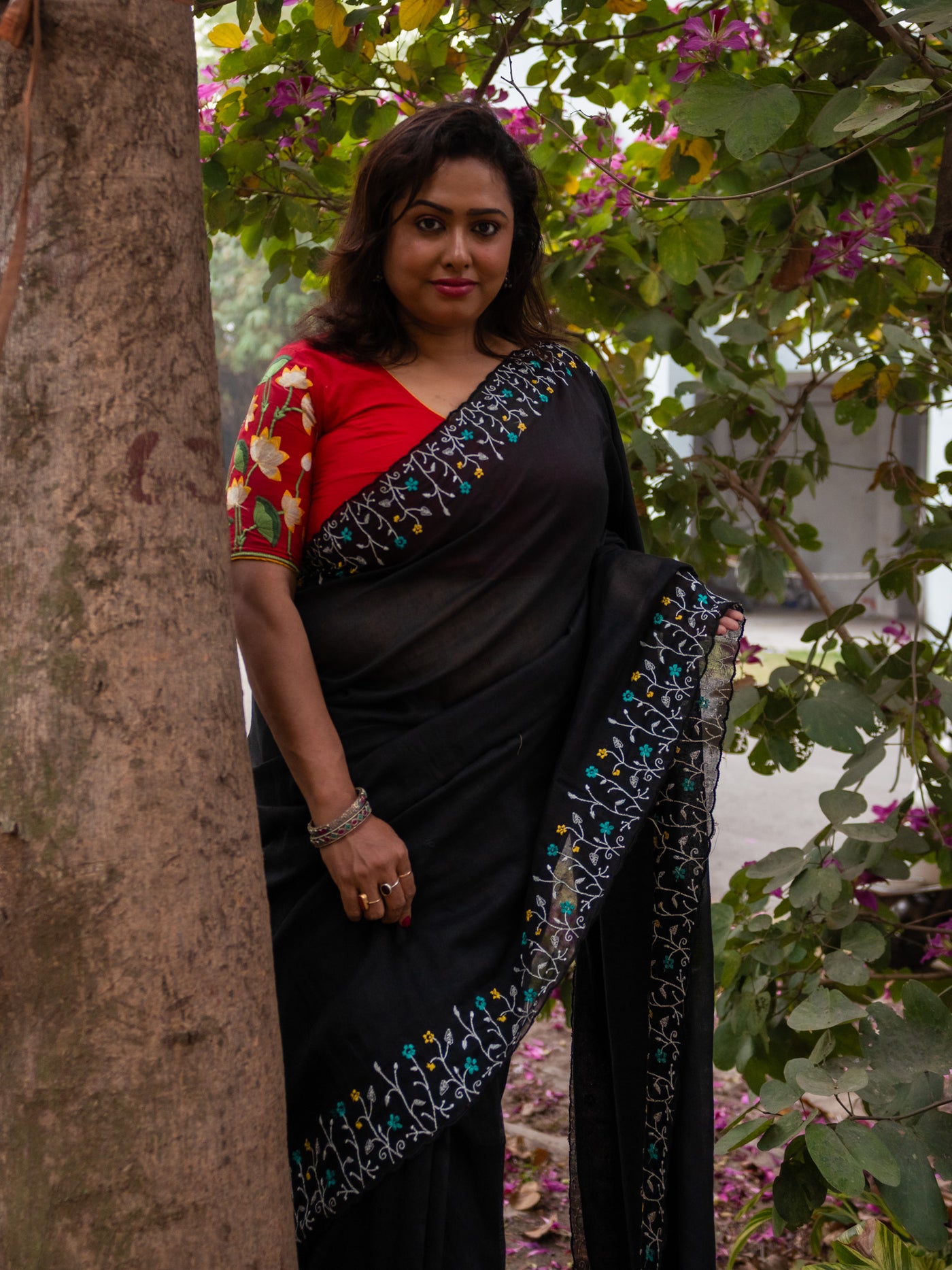 Black Garden On The Needle Embroidered Cotton Saree - Uttariya