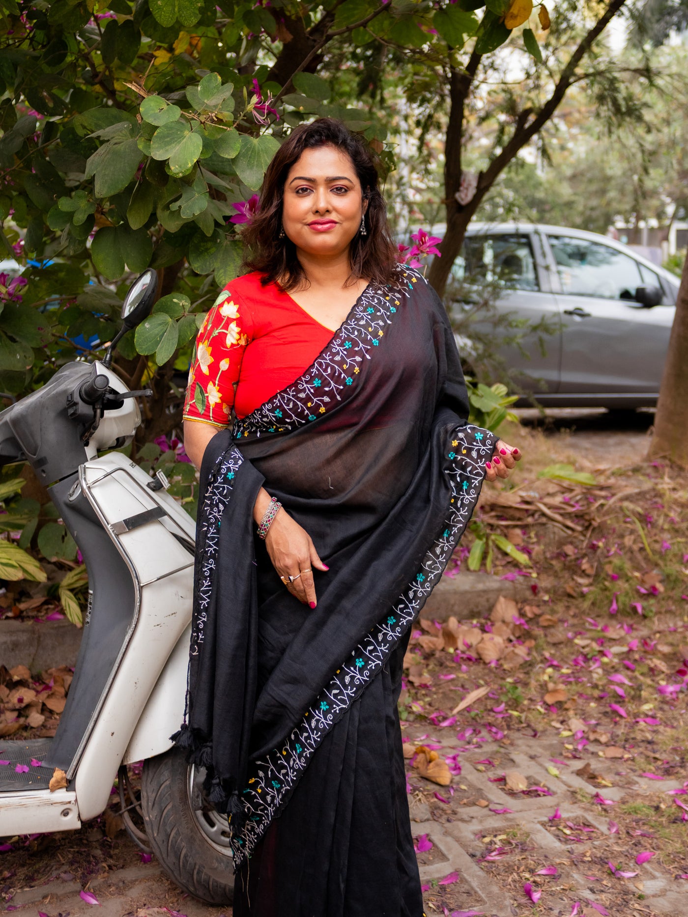Black Garden On The Needle Embroidered Cotton Saree - Uttariya