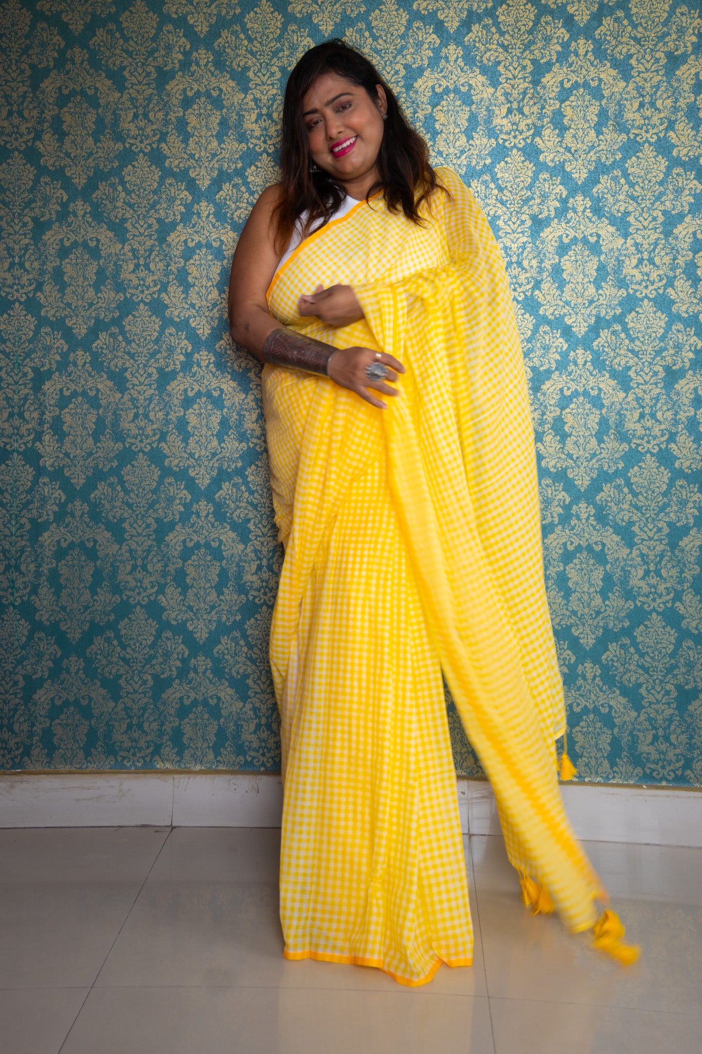 Basonti — Handwoven Mul Cotton Check Saree - Uttariya