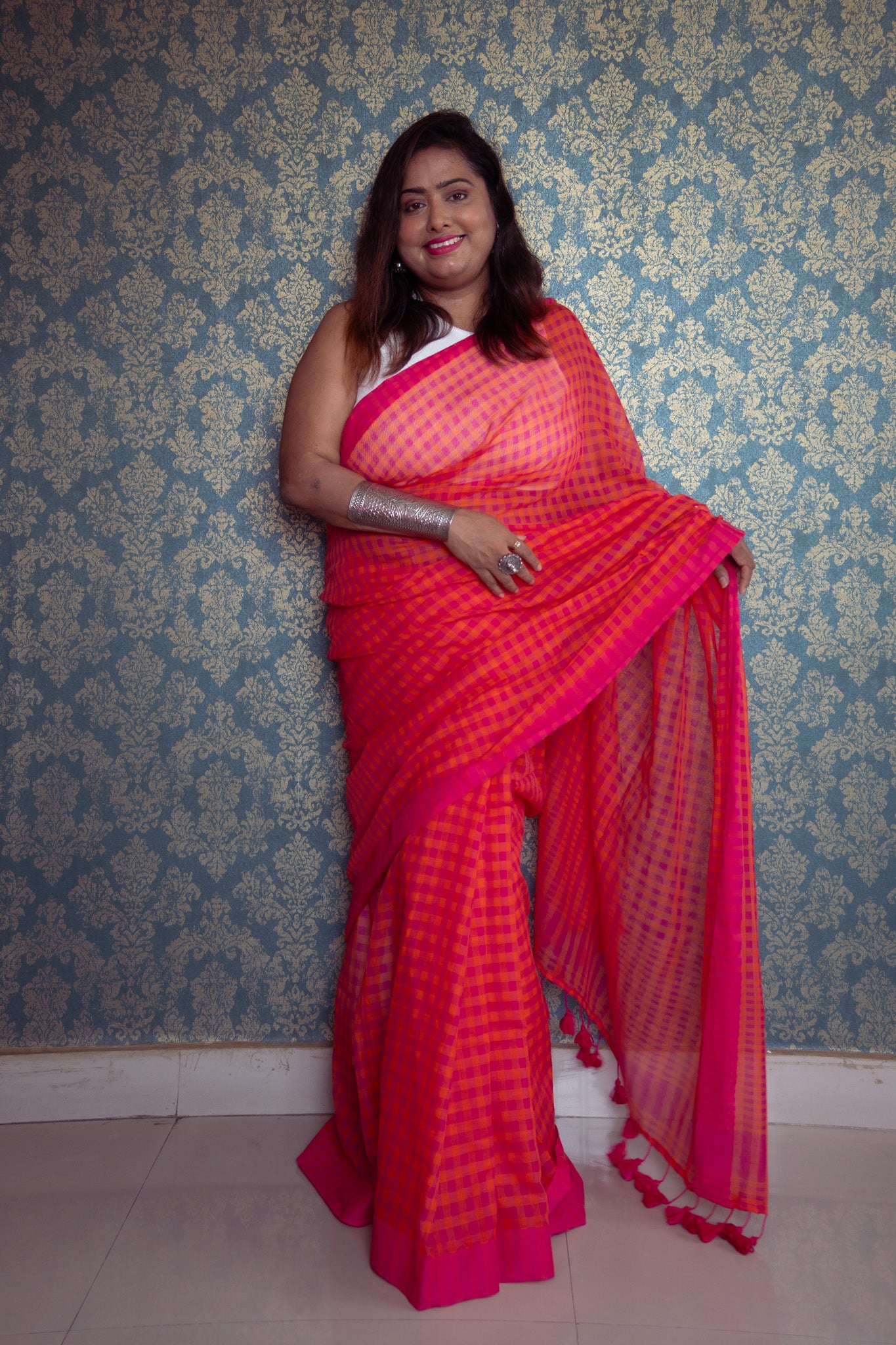 Agun — Handwoven Mul Cotton Check Saree - Uttariya