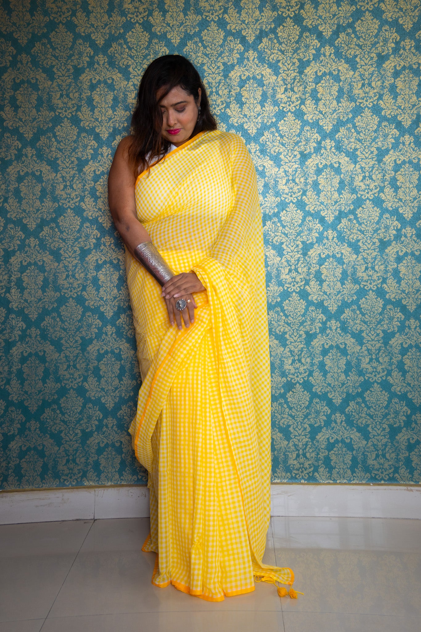 Basonti — Handwoven Mul Cotton Check Saree - Uttariya