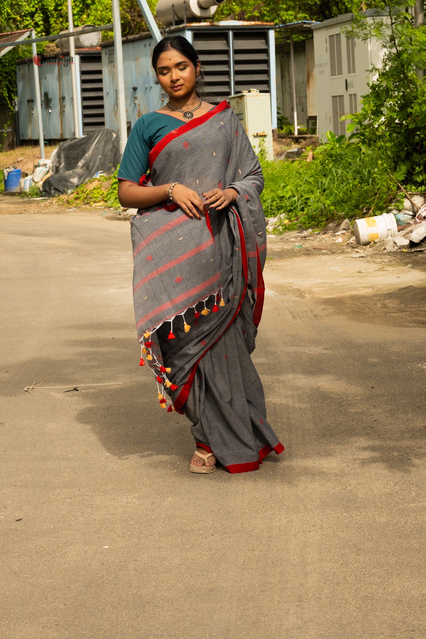 Gray Jamdani saree