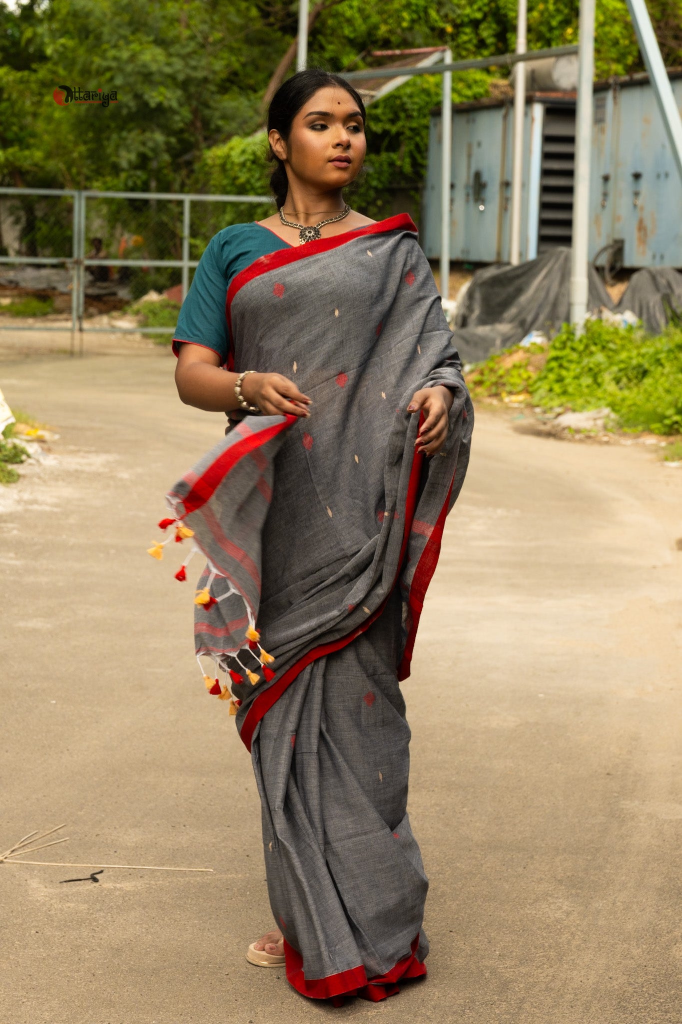 Gray Jamdani saree