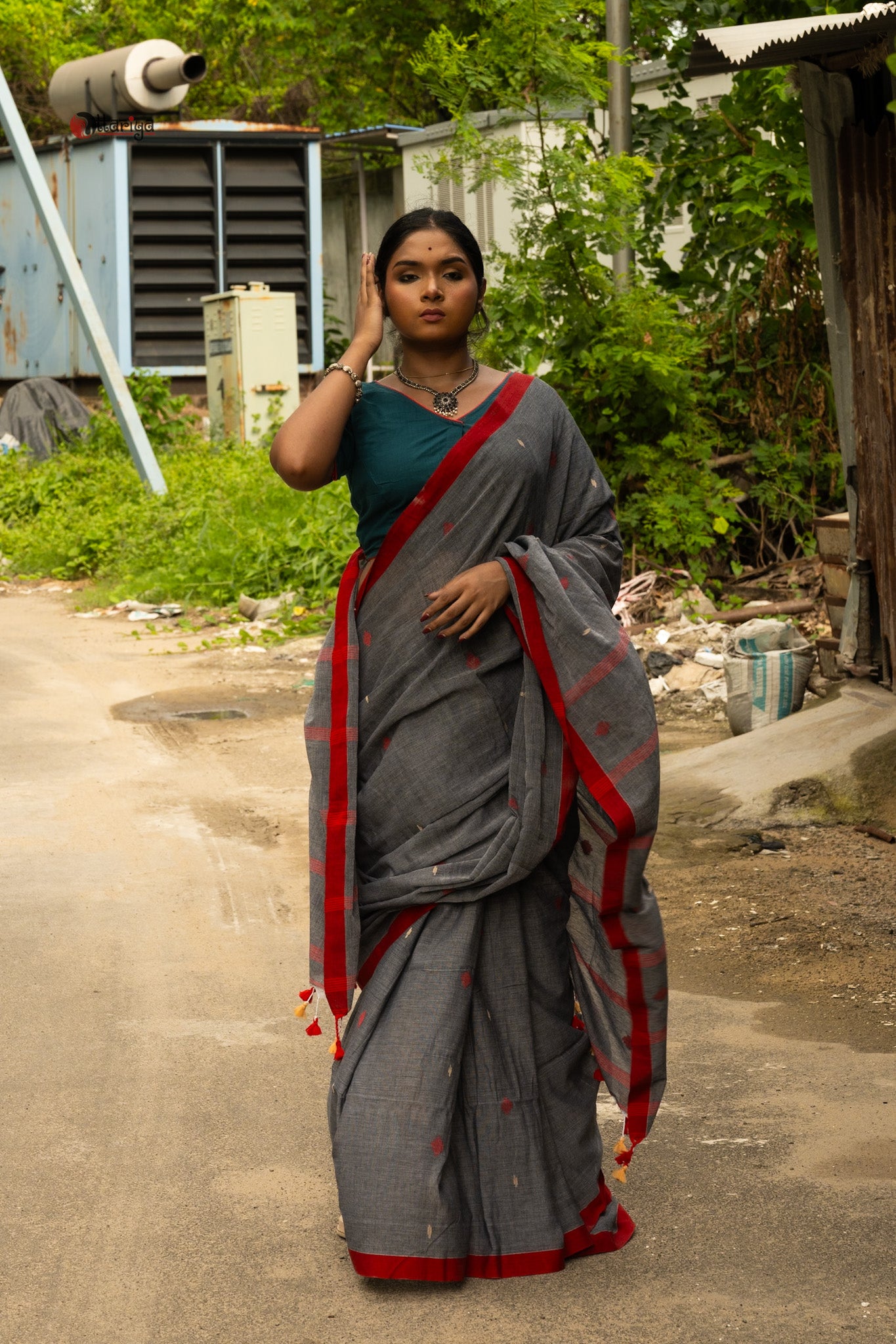 Gray Jamdani saree