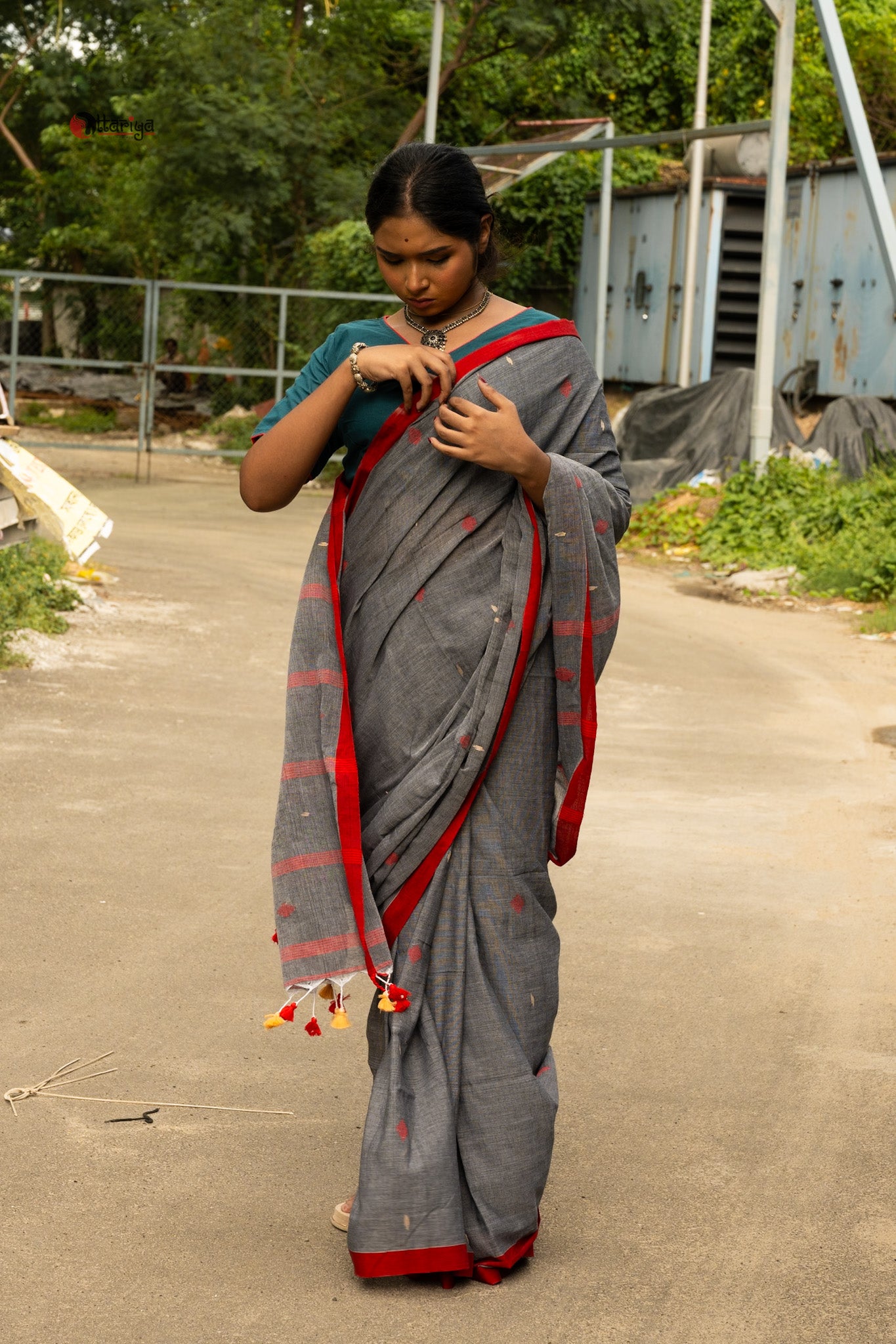 Gray Jamdani saree