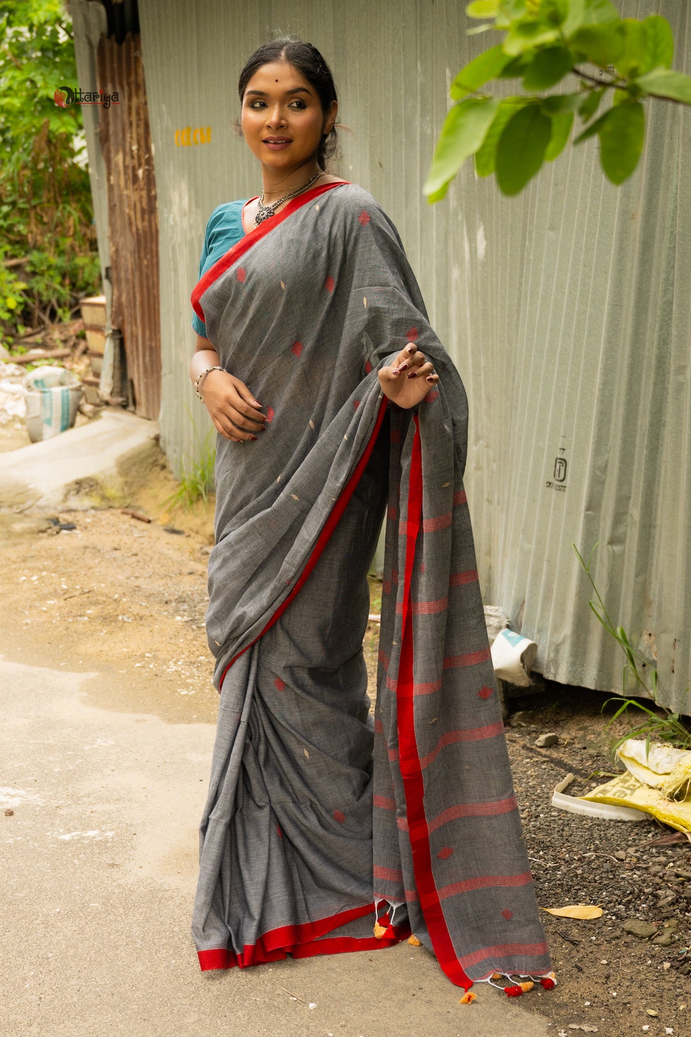 Gray Jamdani saree