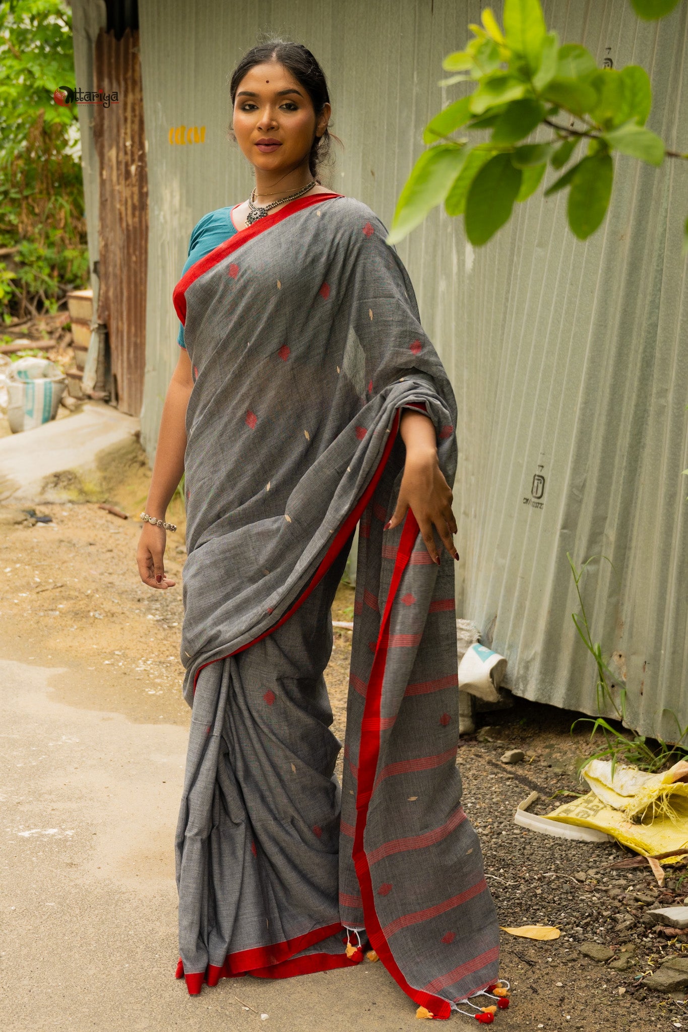 Gray Jamdani saree