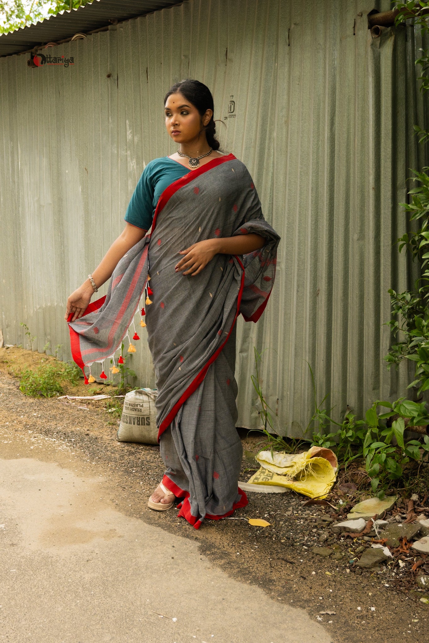 Gray Jamdani saree