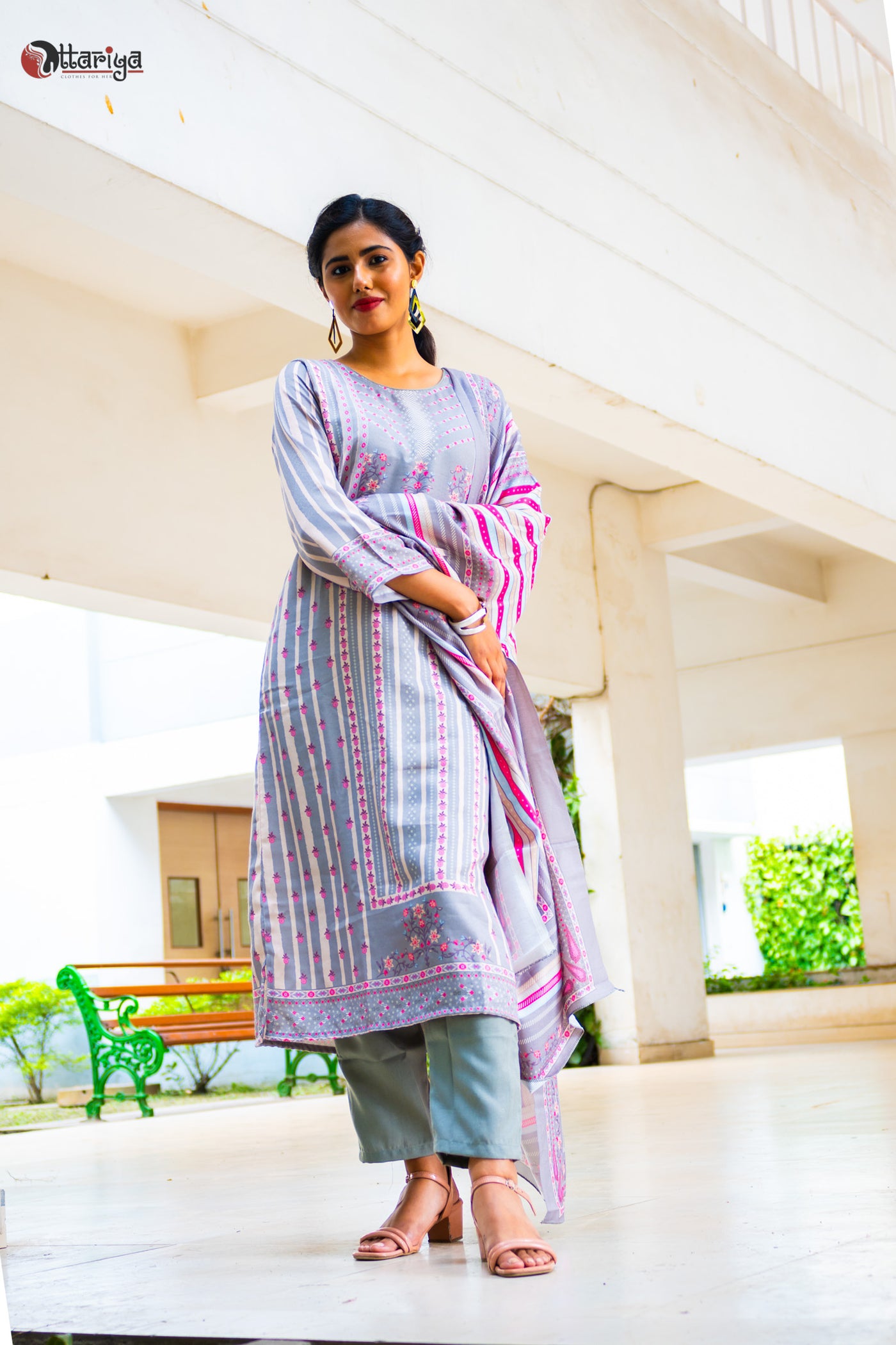 Gray Pashmina Silk Suit Set - Uttariya