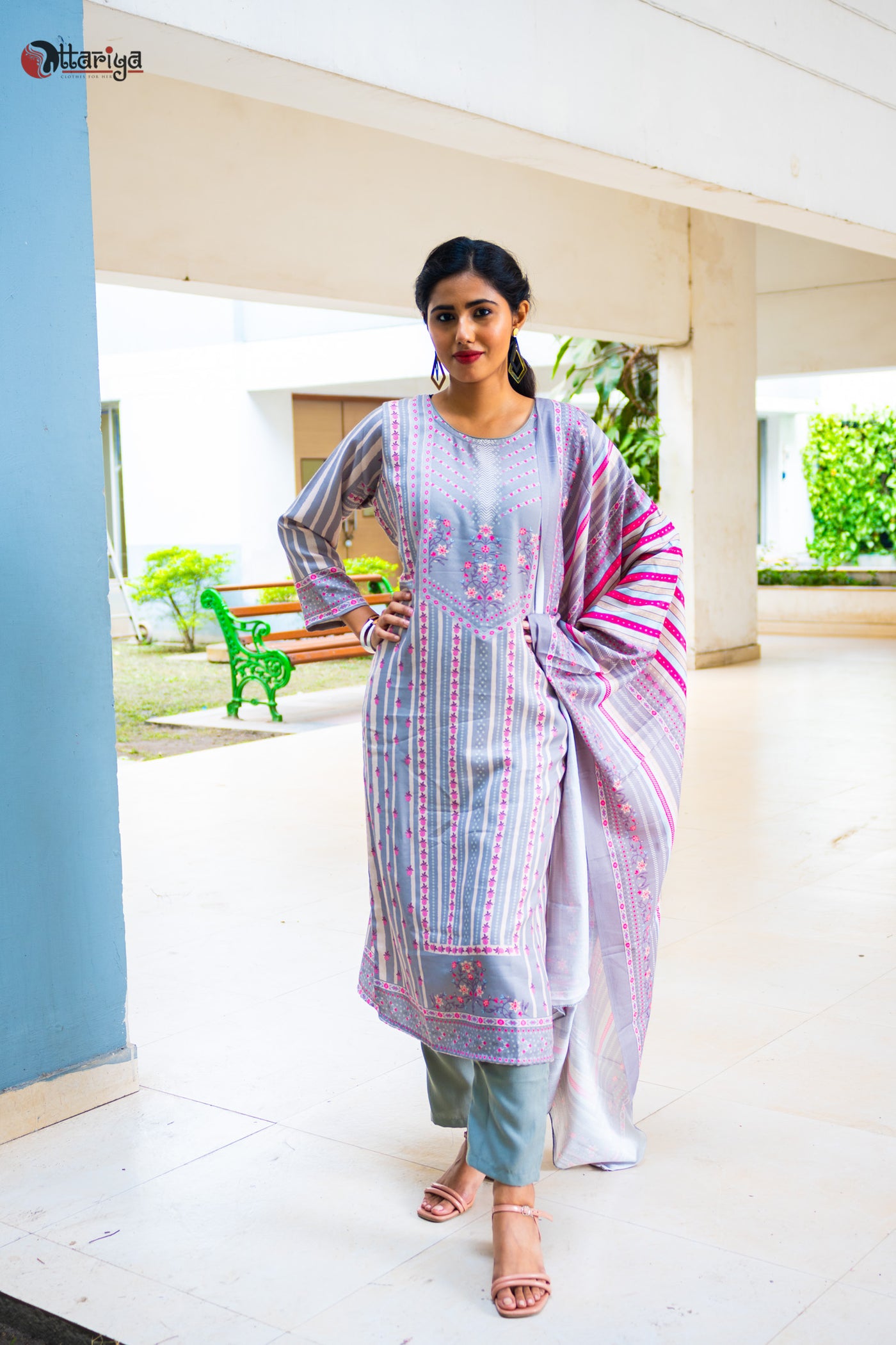 Gray Pashmina Silk Suit Set - Uttariya