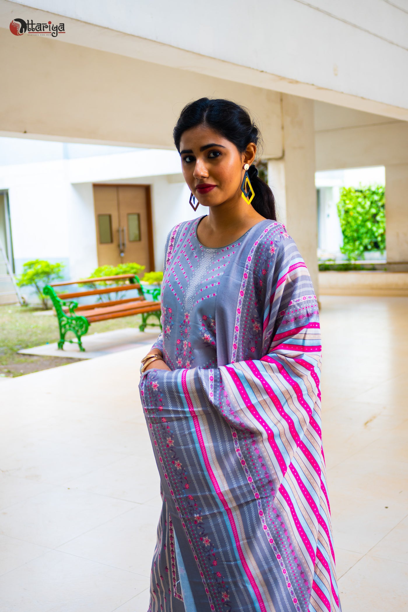 Gray Pashmina Silk Suit Set - Uttariya