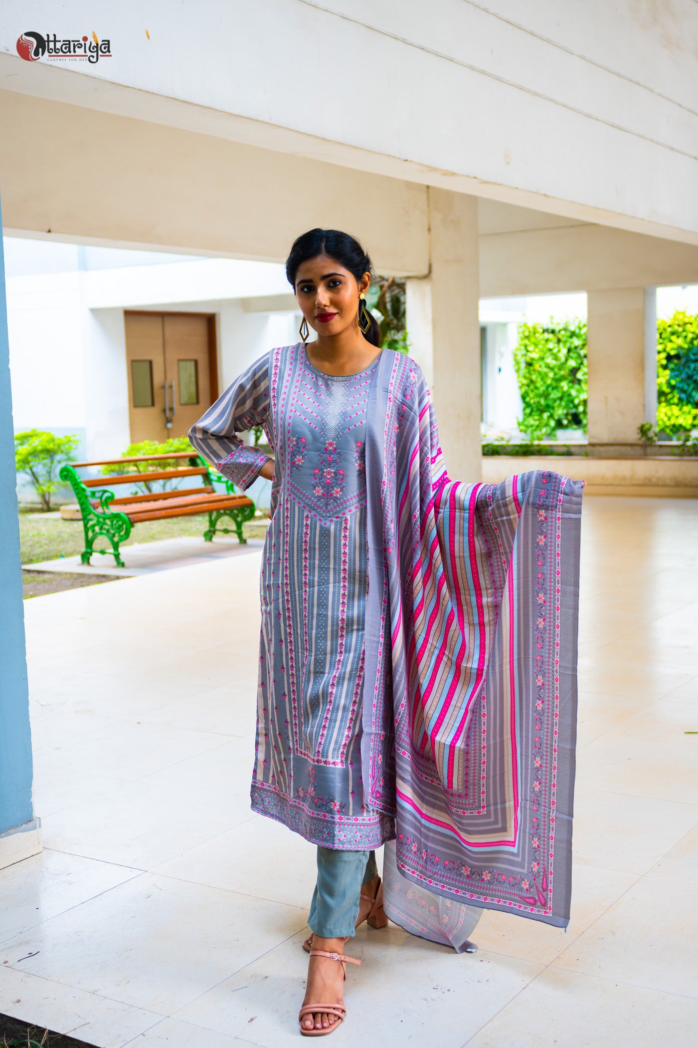 Gray Pashmina Silk Suit Set - Uttariya