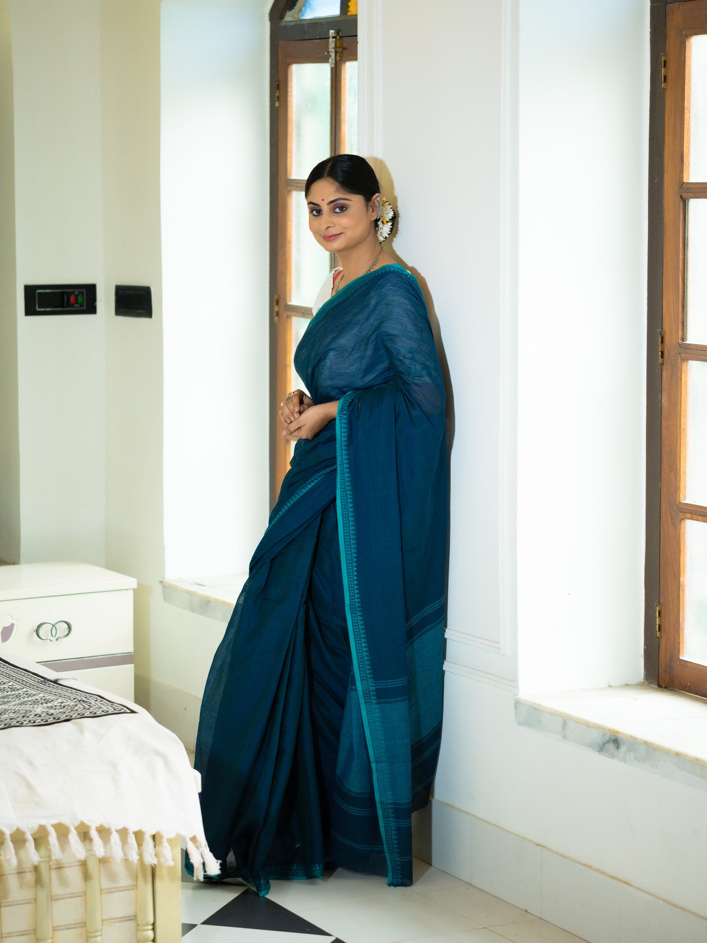 Peacock Teal Bengal Cotton Saree - Uttariya