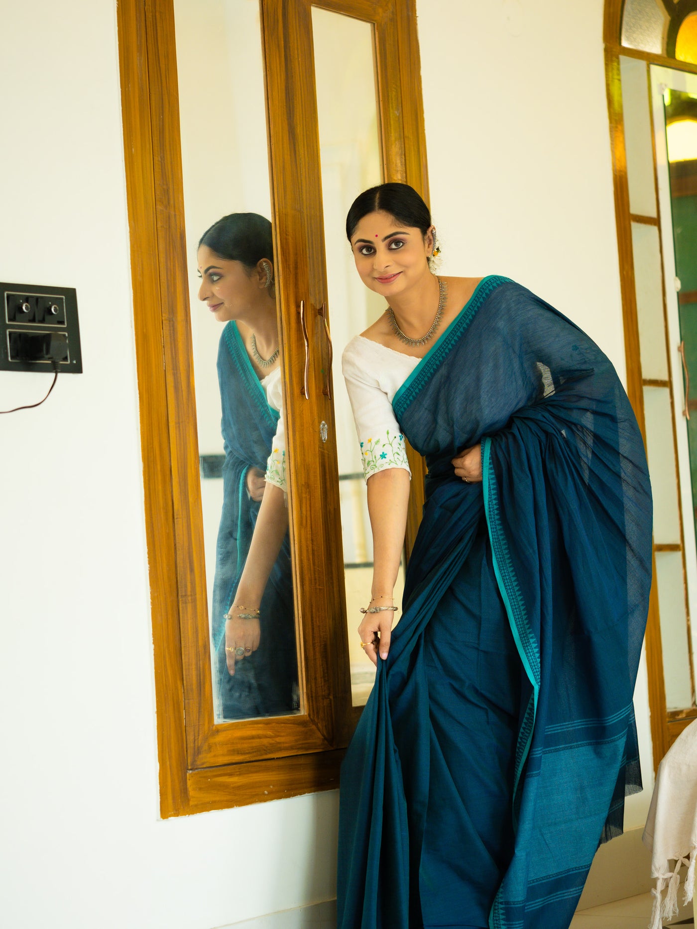 Peacock Teal Bengal Cotton Saree - Uttariya