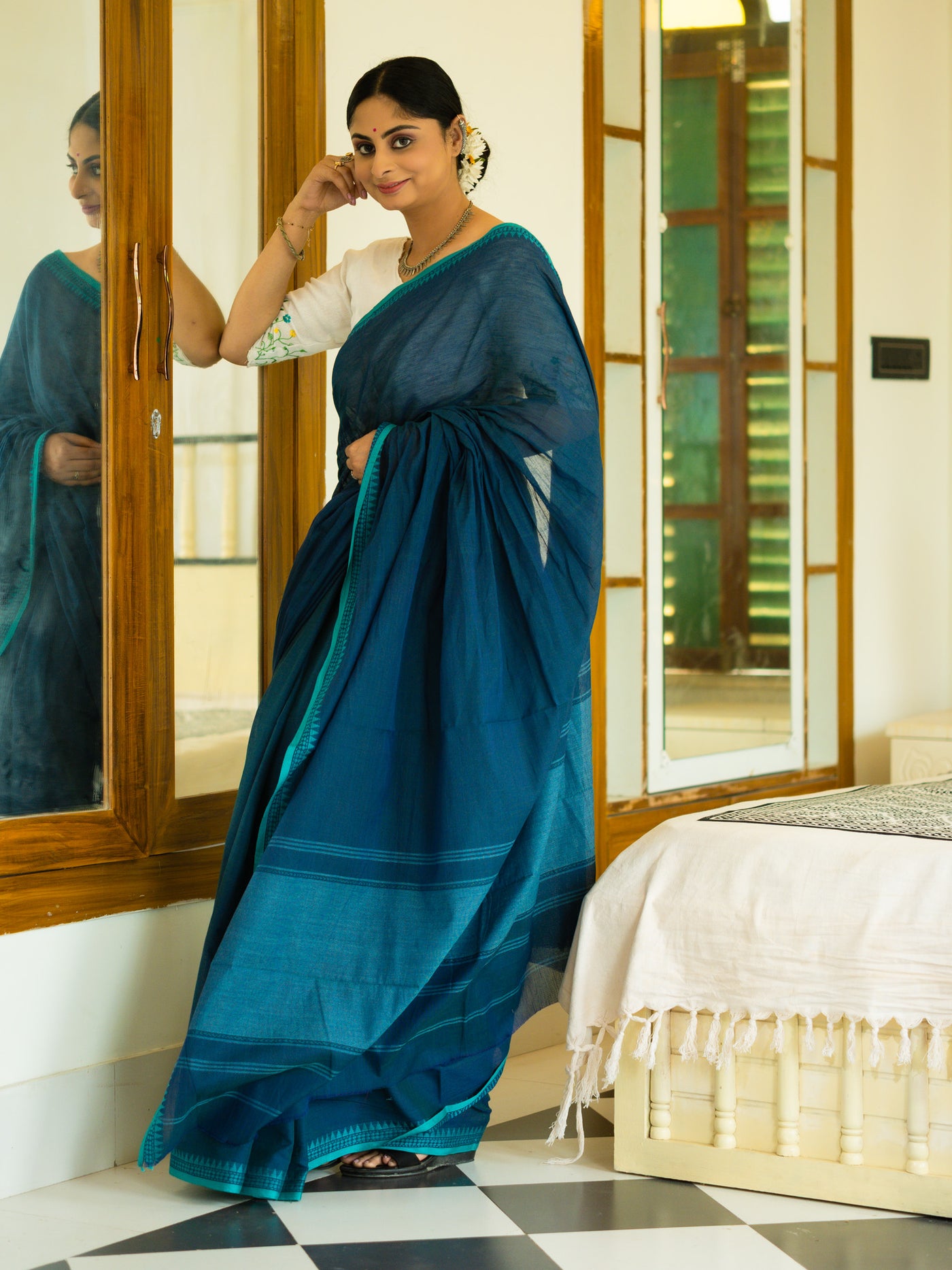 Peacock Teal Bengal Cotton Saree - Uttariya