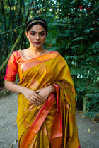 Mahendi Banarasi Boond Saree - Uttariya