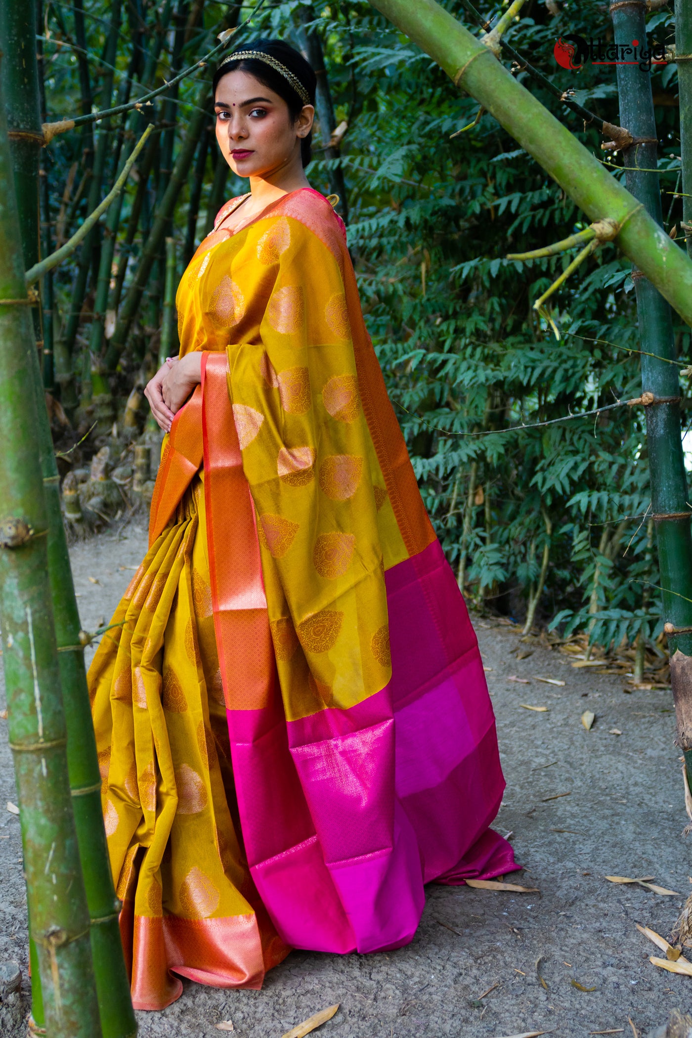 Mahendi Banarasi Boond Saree - Uttariya