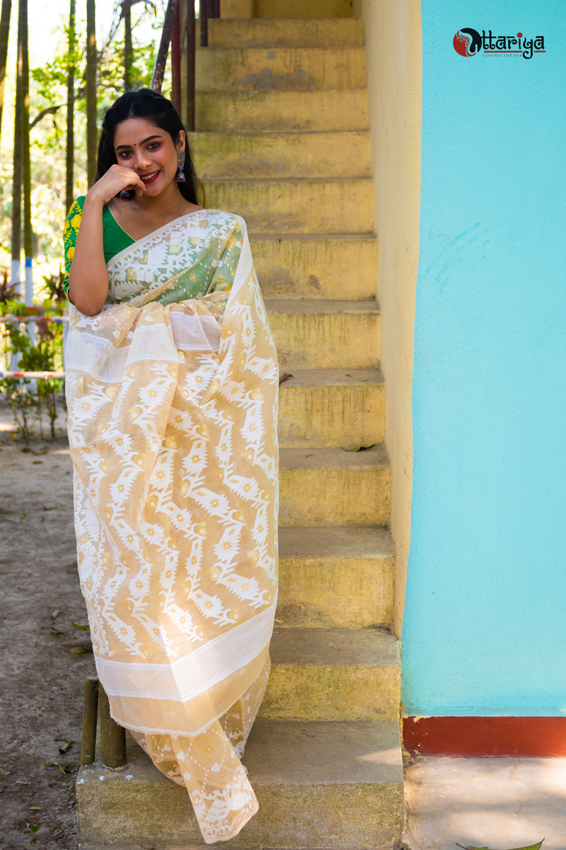 Chandan si mann Saree