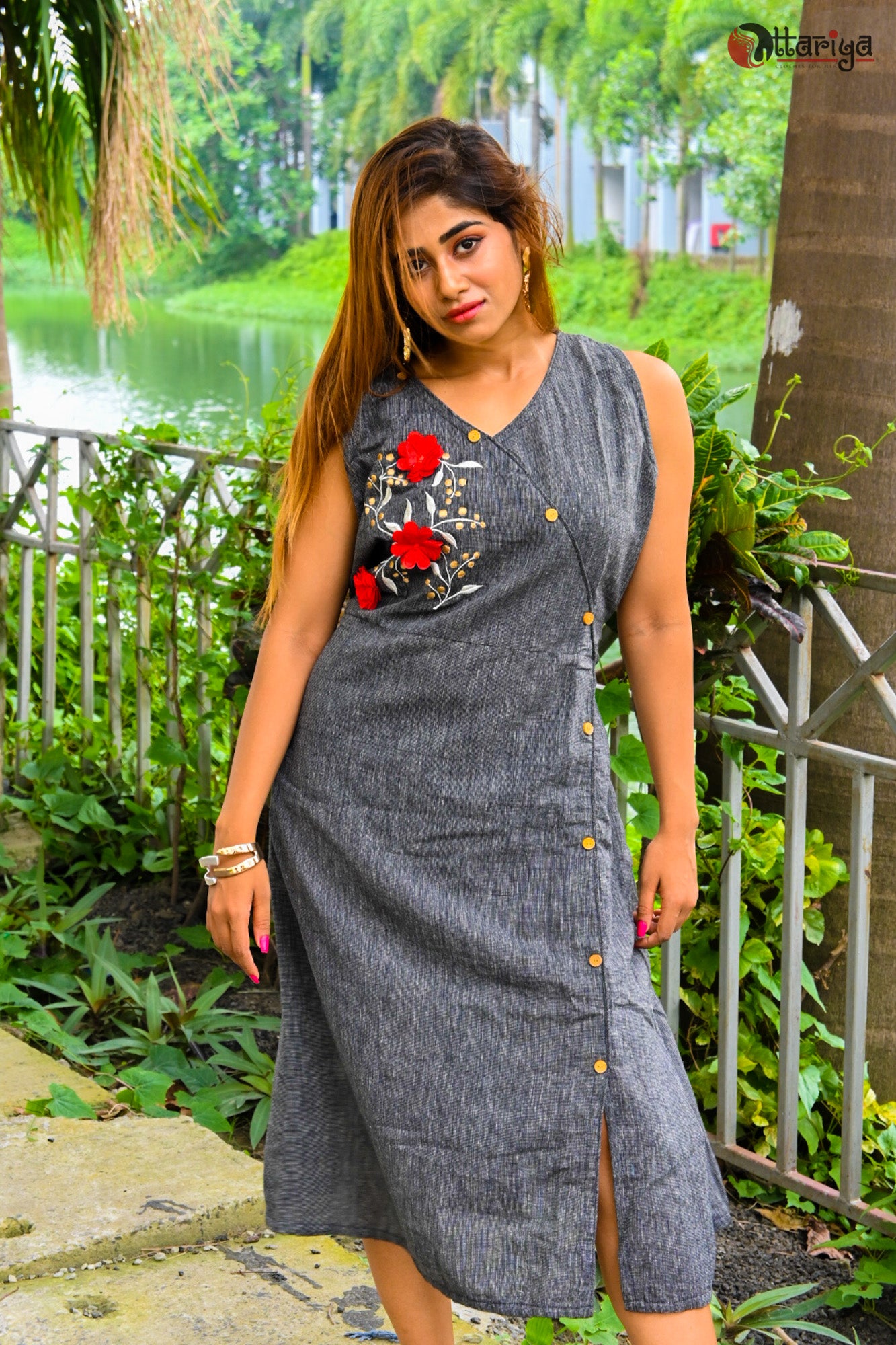 Gray embroidered dress - Uttariya
