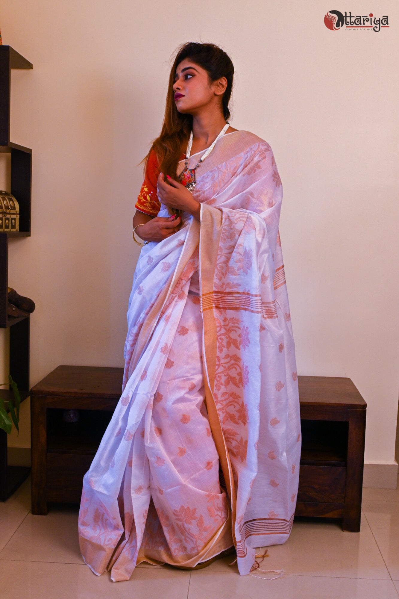 White Handloom Silk Saree - Uttariya