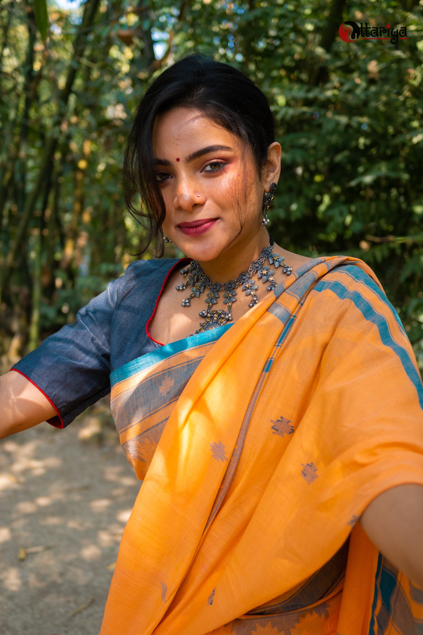 J A M I N I A story of a HANDWOVEN JAMDANI SAREE The story of Lal Sada is  so sweet that two cannot live without each other and that's... | Instagram