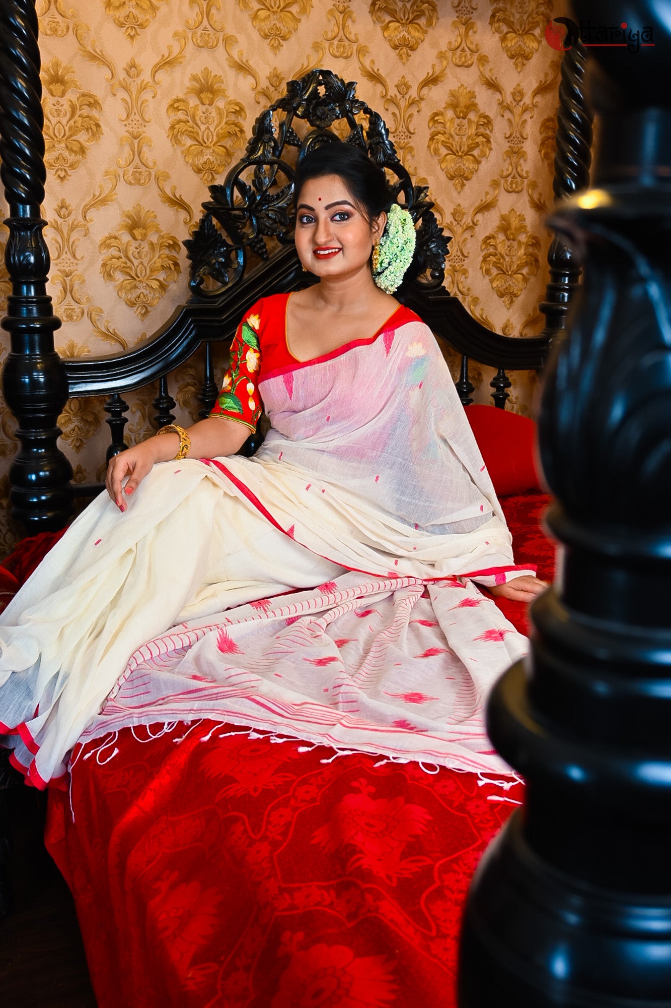 Handloom Cotton Silk Jamdani Saree in White and Red : SPN5237