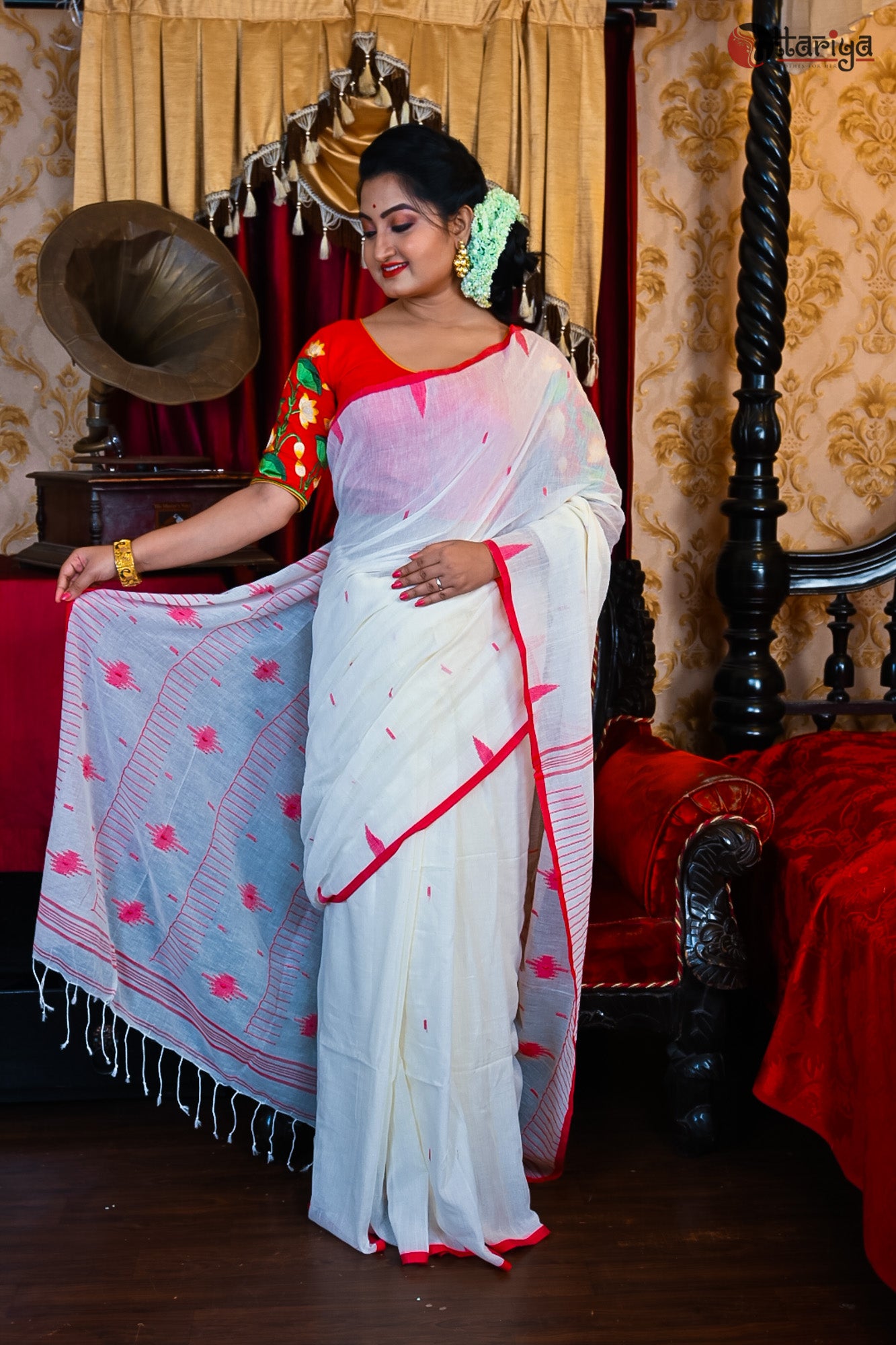 Handspun jamdani in white saree - Uttariya