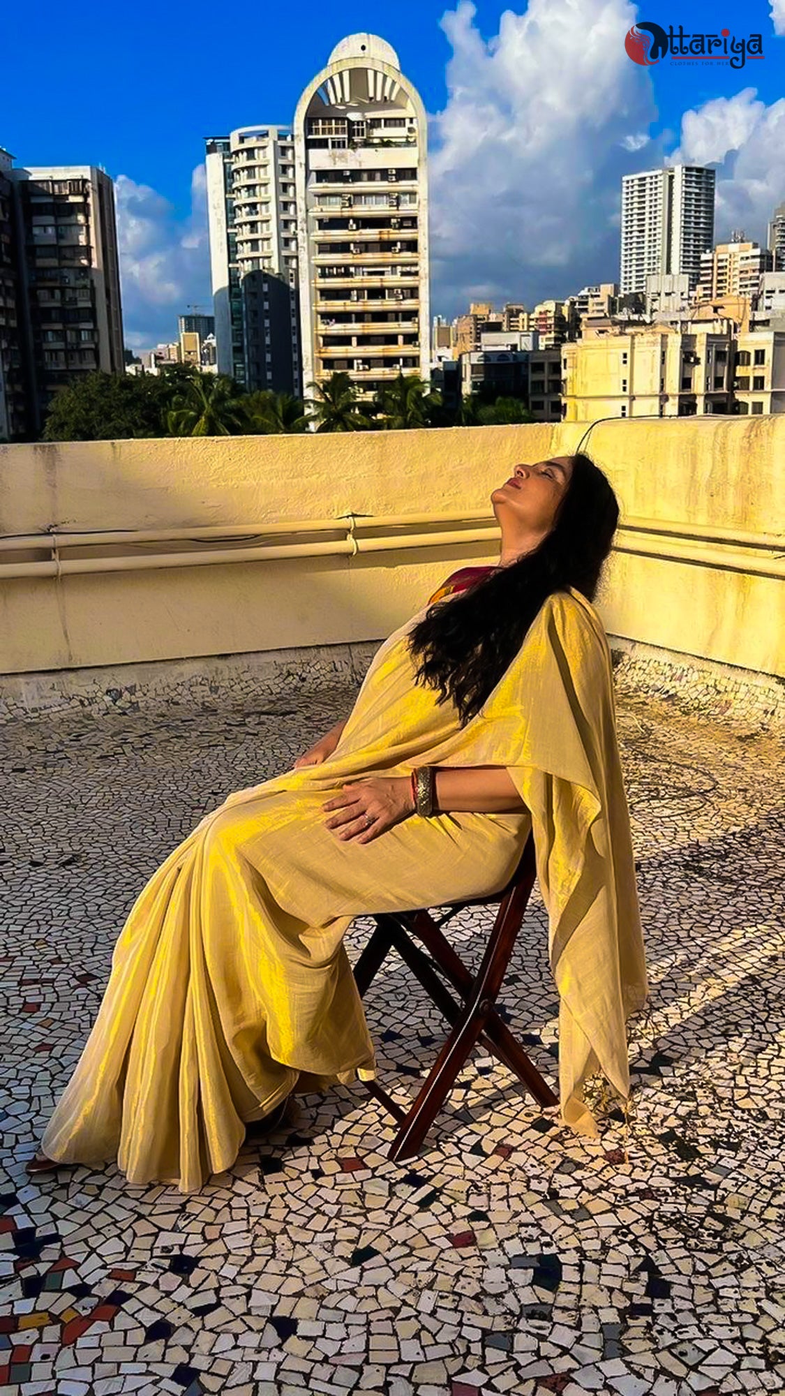 White gold Makhmal Saree - Uttariya