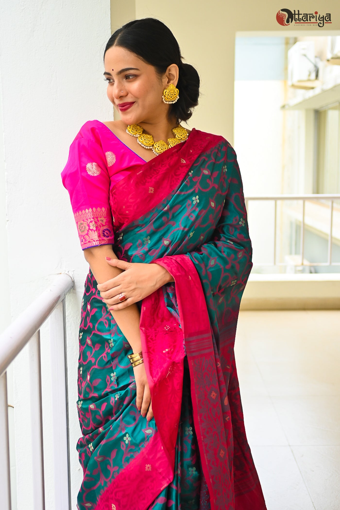 Green Rajsahi Silk Saree - Uttariya