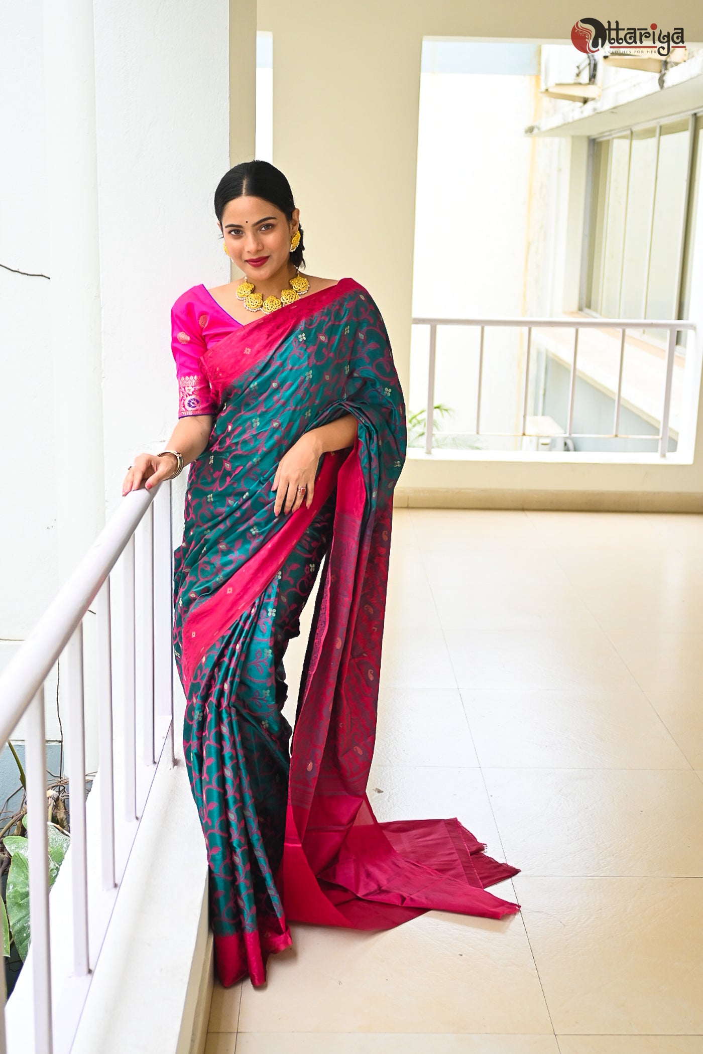 Green Rajsahi Silk Saree - Uttariya