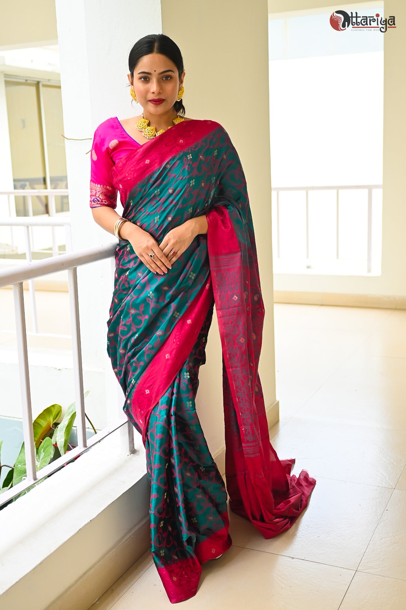 Green Rajsahi Silk Saree - Uttariya