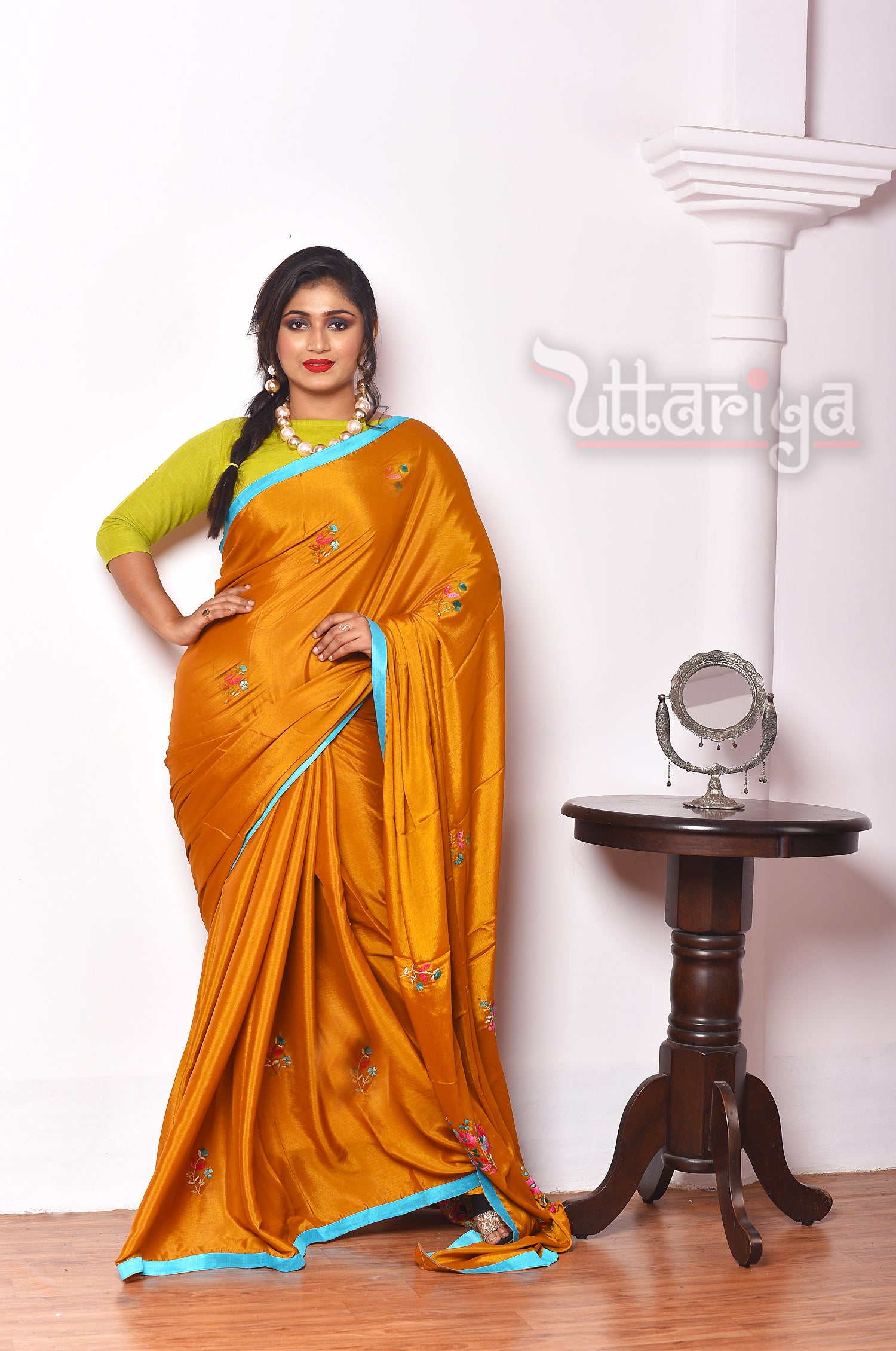Golden designer saree - Uttariya